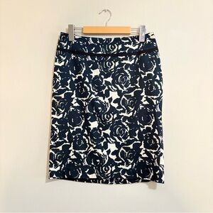 Mexx Black & White Rosette Patterned Cotton Knee Length Pencil Skirt